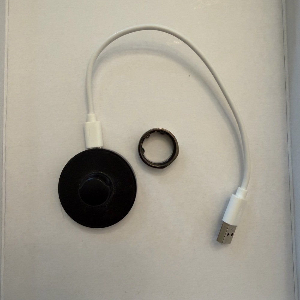 Oura Ring Gen 3 Heritage size 9 w/ charger + cable